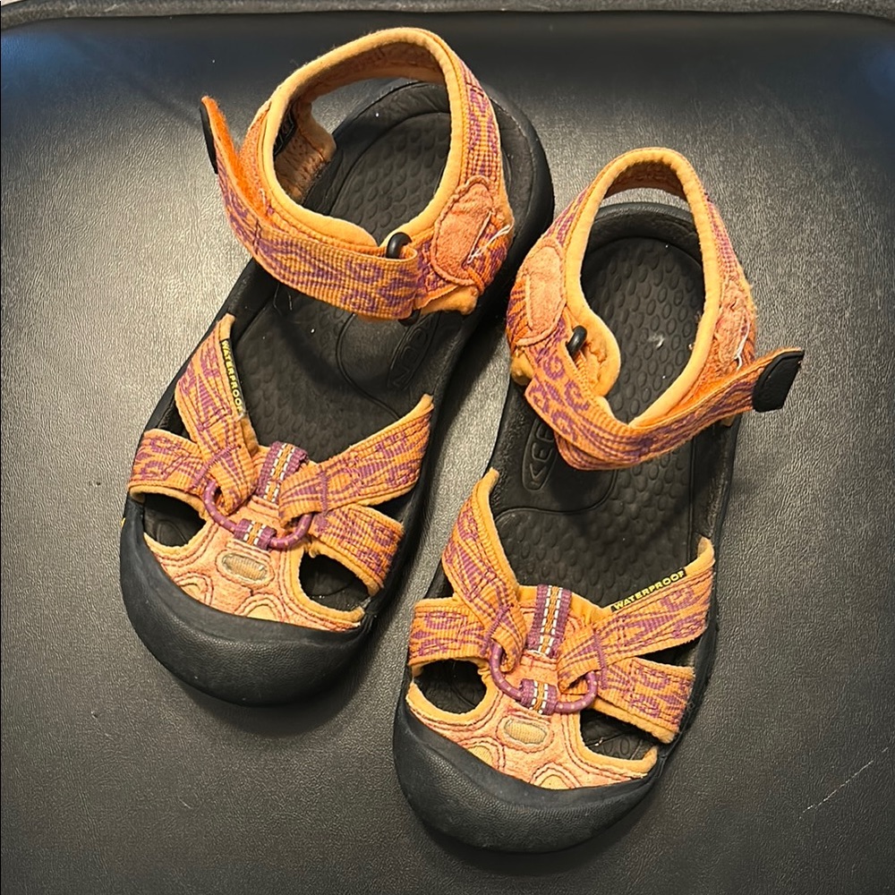 Girls keen sandals